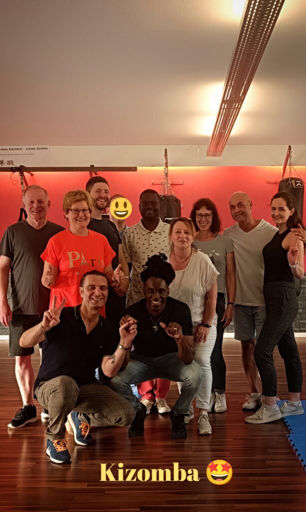 Das Kizomba Baden-Baden Teilnehmer:innen im Tanzraum