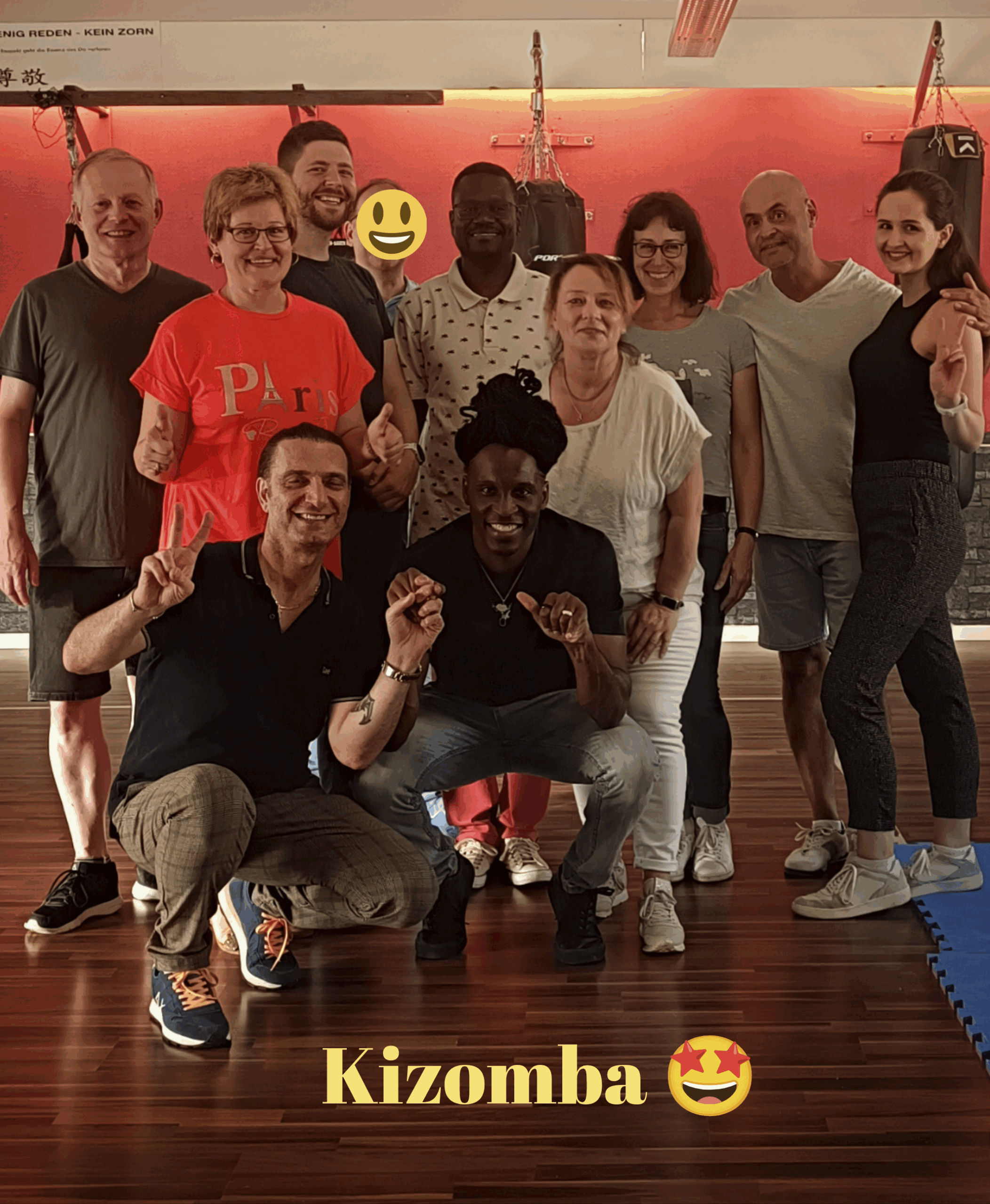 Das Kizomba Baden-Baden Teilnehmer:innen im Tanzraum